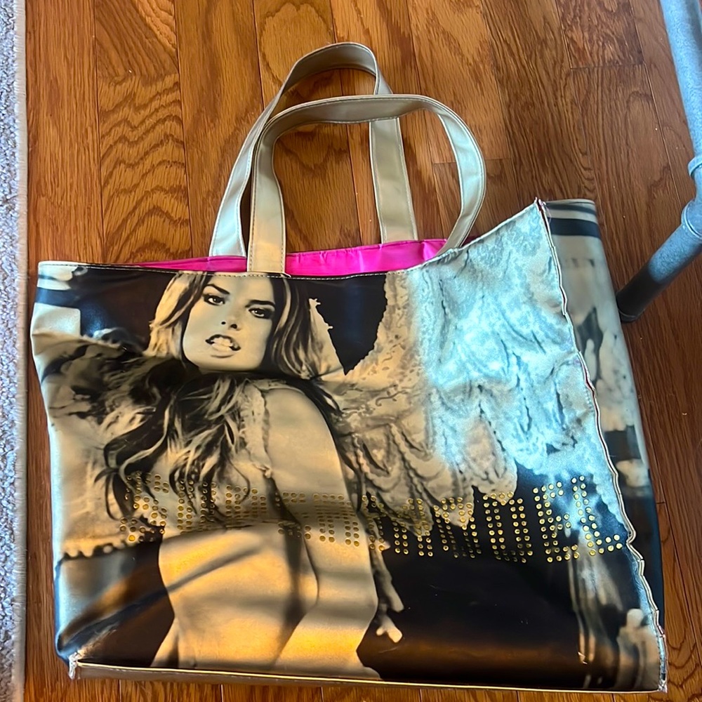 Iconic Victoria’s Secret supermodel Tote